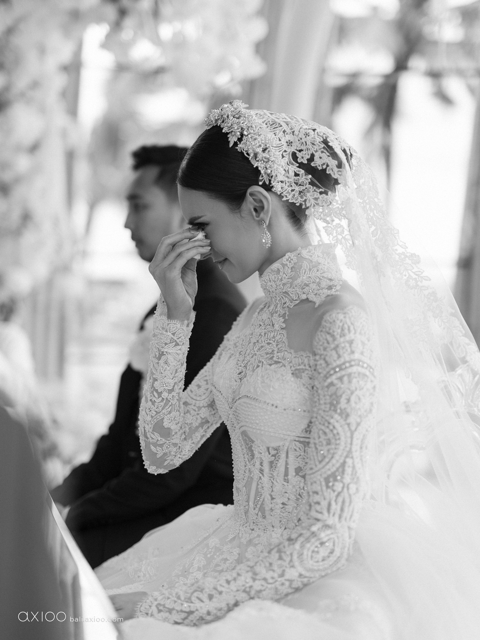 Axioo: Beyond The Spotlight